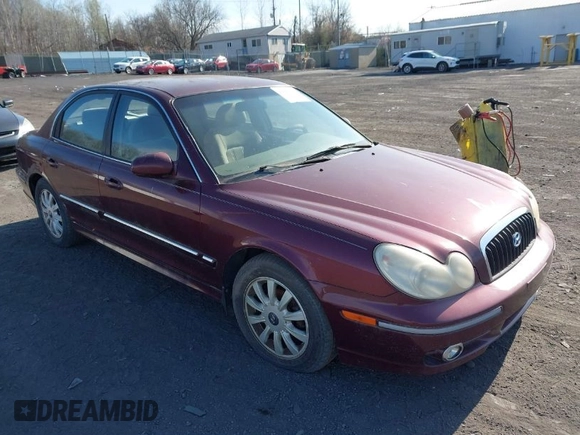 2002 Hyundai Sonata GLS with VIN KMHWF35H42A512538, listed as a IAAI auction lot 42000170 with 157,172 mi miles. Bid and sale history available at carsss.com. Image 1.