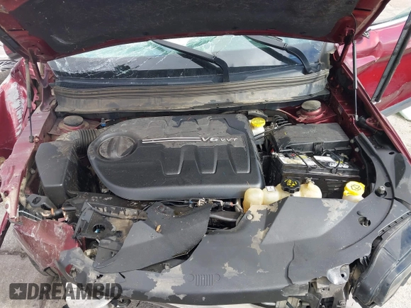 2019 Jeep Cherokee Latitude Plus with VIN 1C4PJMLX8KD330606, listed as a IAAI auction lot 41733246 with 94,408 mi miles. Bid and sale history available at carsss.com. Image 10.