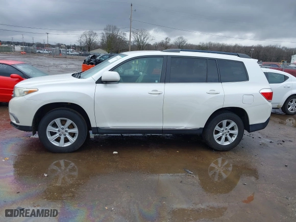 2013 Toyota Highlander with VIN 5TDZK3EH0DS098788, listed as a IAAI auction lot 41714590 with 135,317 mi miles. Bid and sale history available at carsss.com. Image 14.