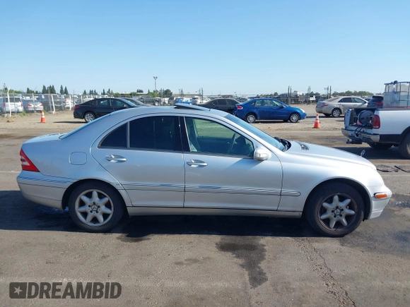 2002 Mercedes-Benz C 230/260/280/320 с VIN WDBRF61J62F233802, выставлен на аукционе IAAI как лот 42574637 с пробегом 238 810 миль миль и . История ставок и продаж доступна на DreamBid. Изображение 13.