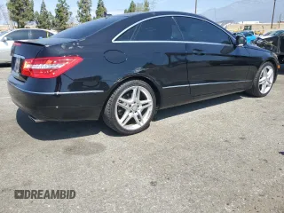 2013 Mercedes-Benz E 350 z VIN WDDKJ5KB6DF198576, wystawiony jako Copart lot #61848745 z przebiegiem 88 610 mil mil oraz Szkoda całkowita • Salvage title. Historia ofert i sprzedaży dostępna na DreamBid. Obrazek 3.