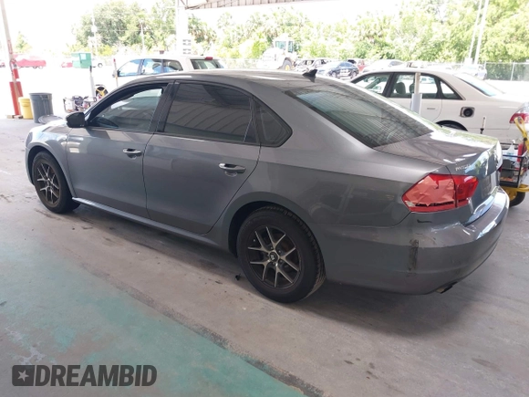 2015 Volkswagen Passat Limited Edition Edition z VIN 1VWAT7A37FC091544, wystawiony jako IAAI lot #42534853 z przebiegiem 319 860 mil mil oraz . Historia ofert i sprzedaży dostępna na DreamBid. Obrazek 3.