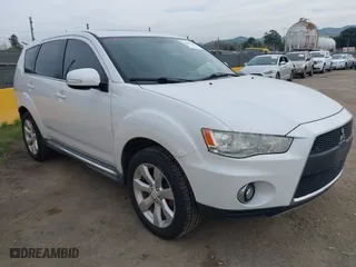 2010 Mitsubishi Outlander GT with VIN JA4JT5AX3AZ007472, listed as a IAAI auction lot 41651470 with 175,773 mi miles. Bid and sale history available at carsss.com. Image 1.