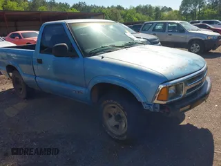 1996 Chevrolet S-10 with VIN 1GCCS1447T8157430, listed as a IAAI auction lot 41998677 with 242,109 mi miles and . Bid and sale history available at DreamBid. Image 1.