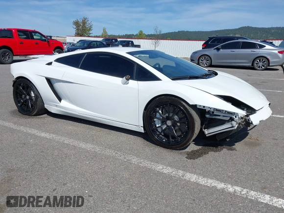 2009 Lamborghini Gallardo z VIN ZHWGU54T59LA07777, wystawiony jako IAAI lot #39749159 z przebiegiem 8730 mil mil oraz . Historia ofert i sprzedaży dostępna na DreamBid. Obrazek 1.