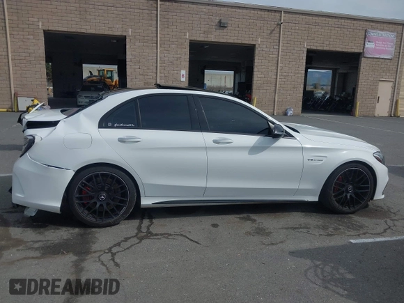 2017 Mercedes-Benz C 63 S AMG z VIN 55SWF8HB4HU190328, wystawiony jako IAAI lot #41681196 z przebiegiem 42 211 mil mil oraz . Historia ofert i sprzedaży dostępna na DreamBid. Obrazek 13.