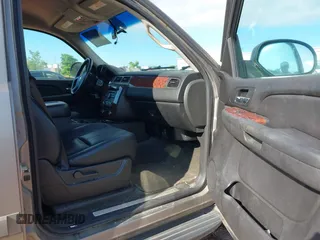 2007 Chevrolet Tahoe LS z VIN 1GNFC13027R231885, wystawiony jako IAAI lot #42750247 z przebiegiem 167 072 mil mil oraz . Historia ofert i sprzedaży dostępna na DreamBid. Obrazek 5.