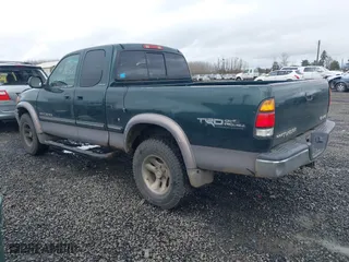 2000 Toyota Tundra Limited with VIN 5TBBT4812YS031675, listed as a IAAI auction lot 41626727 with 257,195 mi miles. Bid and sale history available at carsss.com. Image 3.