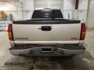 2005 GMC Sierra 2500HD SLT z VIN 1GTHK23275F945912, wystawiony jako Copart lot #84298424 z przebiegiem 241 490 mil mil oraz Szkoda całkowita • Salvage title. Historia ofert i sprzedaży dostępna na DreamBid. Obrazek 6.
