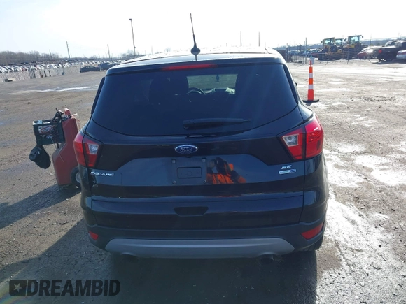 2019 Ford Escape SE z VIN 1FMCU9GD6KUC50283, wystawiony jako IAAI lot #41941204 z przebiegiem 53 417 mil mil oraz . Historia ofert i sprzedaży dostępna na DreamBid. Obrazek 16.