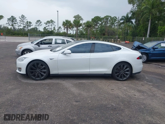 2013 Tesla Model S Performance with VIN 5YJSA1DP9DFP04076, listed as a IAAI auction lot 42185465 with 179,640 mi miles and . Bid and sale history available at DreamBid. Image 14.