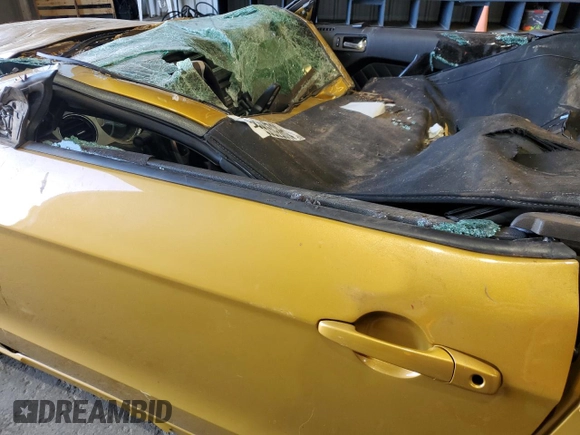 2010 Ford Mustang GT z VIN 1ZVBP8FH3A5120523, wystawiony jako Copart lot #49859765 z przebiegiem Nie podano mil oraz Szkoda całkowita • Salvage title. Historia ofert i sprzedaży dostępna na DreamBid. Obrazek 7.