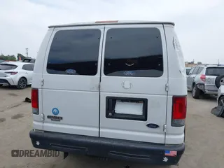 2008 Ford Econoline Cargo Commercial z VIN 1FTNE14W88DA02336, wystawiony jako IAAI lot #42325033 z przebiegiem 196 923 mil mil oraz . Historia ofert i sprzedaży dostępna na DreamBid. Obrazek 16.