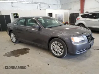 2014 Chrysler 300 z VIN 2C3CCARG2EH128807, wystawiony jako Copart lot #53932515 z przebiegiem 420 915 mil mil oraz Szkoda całkowita • Salvage title. Historia ofert i sprzedaży dostępna na DreamBid. Obrazek 4.