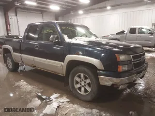 2006 Chevrolet Silverado 1500 LT1 with VIN 1GCEK19B86Z115850, listed as a IAAI auction lot 41441880 with 209,392 mi miles. Bid and sale history available at carsss.com. Image 1.
