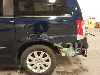 2013 Chrysler Town & Country Touring with VIN 2C4RC1BG7DR517970, listed as a IAAI auction lot 42028284 with 122,053 mi miles. Bid and sale history available at carsss.com. Image 6.