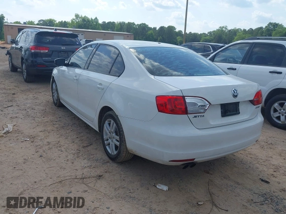 2011 Volkswagen Jetta SE with VIN 3VWDX7AJ9BM352889, listed as a IAAI auction lot 42276273 with Not provided miles and . Bid and sale history available at DreamBid. Image 3.