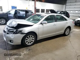 2010 Toyota Camry z VIN 4T4BF3EK8AR050627, wystawiony jako Copart lot #60800655 z przebiegiem 171 849 mil mil oraz Szkoda całkowita • Salvage title. Historia ofert i sprzedaży dostępna na DreamBid. Obrazek 1.