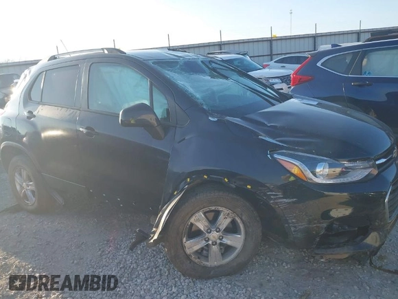 2021 Chevrolet Trax LT with VIN KL7CJPSB2MB321465, listed as a IAAI auction lot 38442466 with 1 mi miles. Bid and sale history available at carsss.com. Image 1.