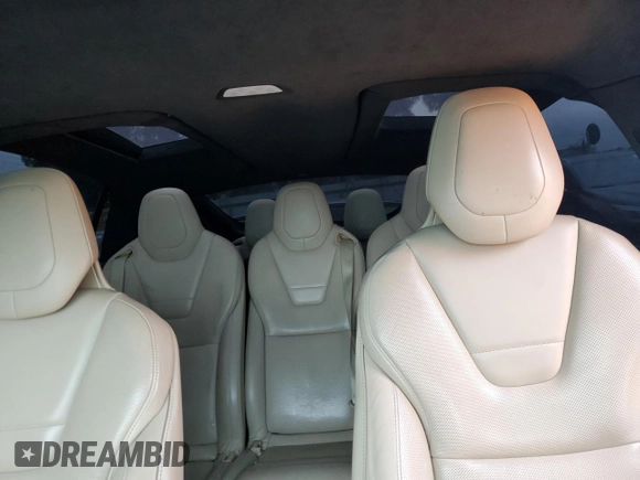 2016 Tesla Model X 70D z VIN 5YJXCAE2XGF003344, wystawiony jako Copart lot #53123305 z przebiegiem 126 052 mil mil oraz Szkody całkowita. Historia ofert i sprzedaży dostępna na DreamBid. Obrazek 10.