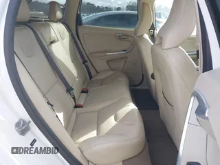 2015 Volvo XC60 T5 Drive-E Premier z VIN YV440MDB5F2610281, wystawiony jako IAAI lot #41479979 z przebiegiem 124 841 mil mil oraz . Historia ofert i sprzedaży dostępna na DreamBid. Obrazek 8.