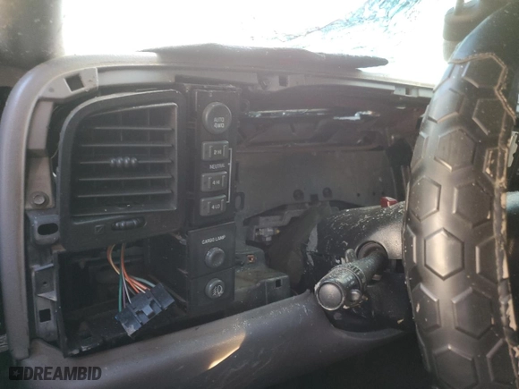 2000 GMC New Sierra 1500 SLE with VIN 1GTEK19T3YE228771, listed as a Copart auction lot 41529345 with 0 mi miles and Non Repairable. Bid and sale history available at carsss.com. Image 9.
