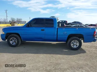 1999 Dodge 1500 z VIN 3B7HC13Z2XG197088, wystawiony jako IAAI lot #41686269 z przebiegiem 210 662 mil mil oraz . Historia ofert i sprzedaży dostępna na DreamBid. Obrazek 14.