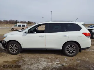 2016 Nissan Pathfinder Platinum with VIN 5N1AR2MM8GC602572, listed as a IAAI auction lot 41619319 with 81,569 mi miles. Bid and sale history available at carsss.com. Image 15.