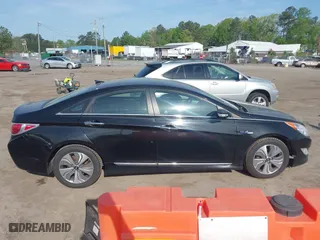 2015 Hyundai Sonata Hybrid Limited with VIN KMHEC4A44FA129122, listed as a IAAI auction lot 42098724 with 140,792 mi miles. Bid and sale history available at carsss.com. Image 13.