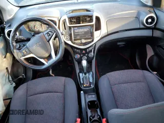 2020 Chevrolet Sonic LT z VIN 1G1JD6SB6L4136715, wystawiony jako Copart lot #87250844 z przebiegiem 61 264 mil mil oraz Szkoda całkowita • Salvage title. Historia ofert i sprzedaży dostępna na DreamBid. Obrazek 8.