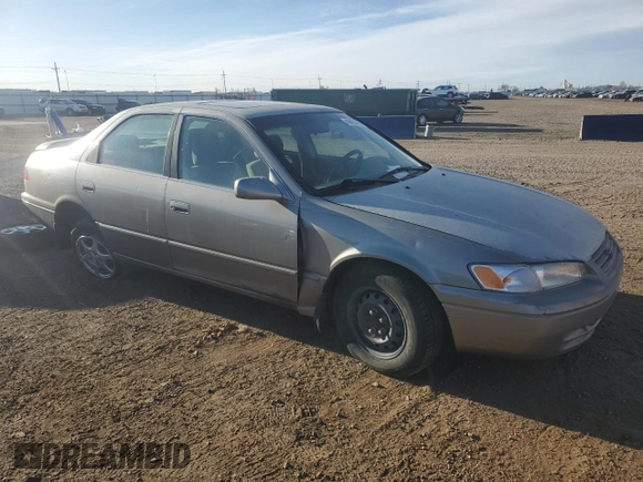 1998 Toyota Camry LE z VIN JT2BG28K2W0164356, wystawiony jako Copart lot #49450065 z przebiegiem 240 905 mil mil oraz Czysty tytuł • Clean title. Historia ofert i sprzedaży dostępna na DreamBid. Obrazek 4.