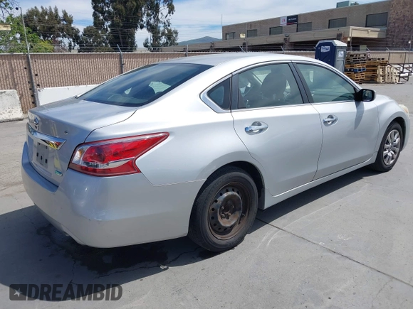2013 Nissan Altima SV with VIN 1N4AL3AP4DN517857, listed as a IAAI auction lot 42020248 with 234,536 mi miles and . Bid and sale history available at carsss.com. Image 4.
