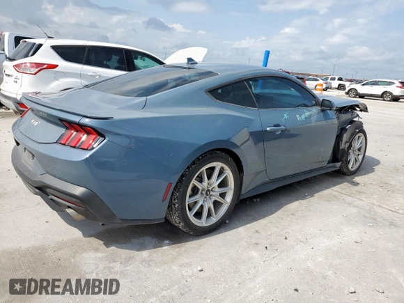 2024 Ford Mustang GT z VIN 1FA6P8CF3R5430888, wystawiony jako Copart lot #63098245 z przebiegiem 8 006 mil mil oraz Szkoda całkowita • Salvage title. Historia ofert i sprzedaży dostępna na DreamBid. Obrazek 3.
