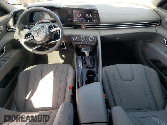 2024 Hyundai Elantra SE z VIN KMHLL4DG1RU773161, wystawiony jako Copart lot #53343915 z przebiegiem 20 360 mil mil oraz Szkoda całkowita • Salvage title. Historia ofert i sprzedaży dostępna na DreamBid. Obrazek 8.