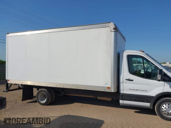 2020 Ford Transit Cargo z VIN 1FDBF6Z81LKB54837, wystawiony jako IAAI lot #41995638 z przebiegiem 63 926 mil mil oraz . Historia ofert i sprzedaży dostępna na DreamBid. Obrazek 13.