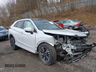 2024 Mitsubishi Eclipse Cross SE z VIN JA4ATWAA0RZ055024, wystawiony jako IAAI lot #41527241 z przebiegiem 8 261 mil mil oraz . Historia ofert i sprzedaży dostępna na DreamBid. Obrazek 1.