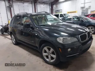 2008 BMW X5 3.0si with VIN 5UXFE43528L001685, listed as a IAAI auction lot 41890395 with 189,724 mi miles. Bid and sale history available at carsss.com. Image 1.