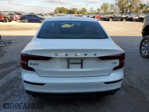 2021 Volvo S60 Momentum with VIN 7JR102FK5MG095212, listed as a Copart auction lot 70675402 with 16,553 mi miles. Bid and sale history available at carsss.com. Image 6.
