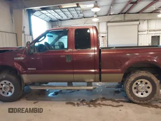 2005 Ford F-250 XL z VIN 1FTSX21P85EA05534, wystawiony jako IAAI lot #41276551 z przebiegiem 176 365 mil mil oraz . Historia ofert i sprzedaży dostępna na DreamBid. Obrazek 14.