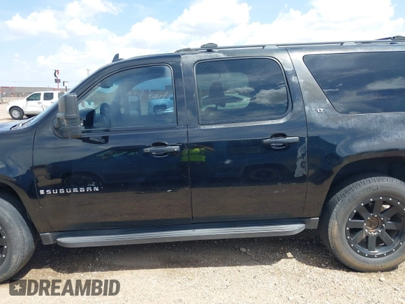 2007 Chevrolet Suburban LT with VIN 3GNGK26K07G156663, listed as a IAAI auction lot 42090632 with 278,818 mi miles and . Bid and sale history available at DreamBid. Image 14.