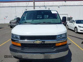 2020 Chevrolet Express Passenger z VIN 1GAWGFFGXL1155840, wystawiony jako IAAI lot #42207765 z przebiegiem 72 439 mil mil oraz . Historia ofert i sprzedaży dostępna na DreamBid. Obrazek 12.