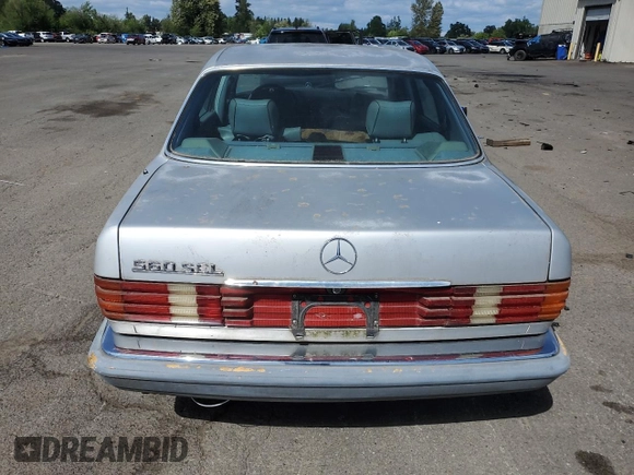 1986 Mercedes-Benz 560 z VIN WDBCA39D0GA245644, wystawiony jako Copart lot #56563485 z przebiegiem 231 797 mil mil oraz Tytuł czysty. Historia ofert i sprzedaży dostępna na DreamBid. Obrazek 6.