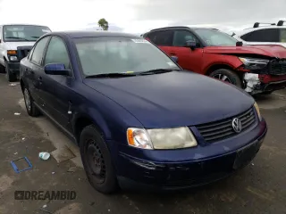 2000 Volkswagen Passat with VIN WVWMA23B9YP355680, listed as a Copart auction lot 45560034 with 82,100 mi miles and Salvage title. Bid and sale history available at DreamBid. Image 4.