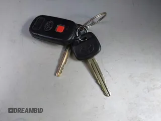 2004 Toyota Camry LE z VIN 4T1BE30K74U364617, wystawiony jako IAAI lot #42046280 z przebiegiem 150 659 mil mil oraz . Historia ofert i sprzedaży dostępna na DreamBid. Obrazek 11.