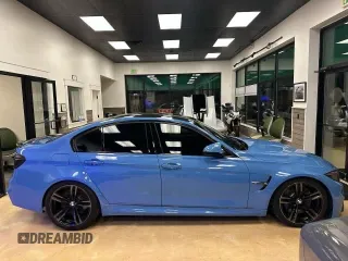 2015 BMW M3 z VIN WBS3C9C52FJ276370, wystawiony jako Copart lot #45783445 z przebiegiem 39 813 mil mil oraz Czysty tytuł • Clean title. Historia ofert i sprzedaży dostępna na DreamBid. Obrazek 2.