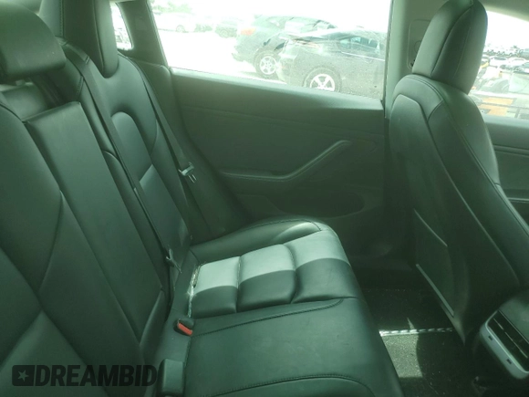 2019 Tesla Model 3 Mid Range z VIN 5YJ3E1EA4KF434741, wystawiony jako Copart lot #53857935 z przebiegiem Nie podano mil oraz Szkody całkowita. Historia ofert i sprzedaży dostępna na DreamBid. Obrazek 10.