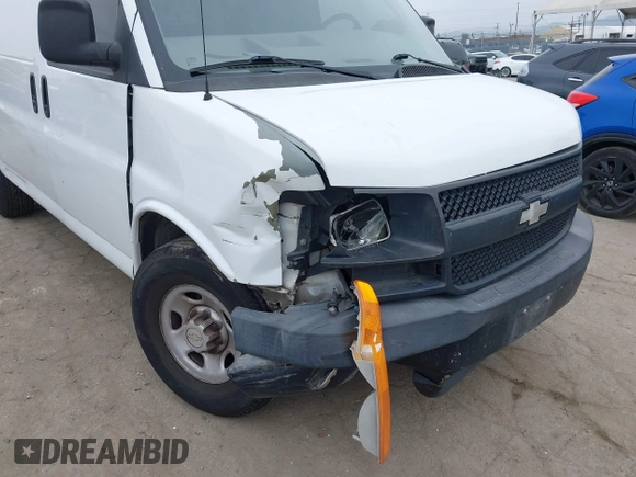 2007 Chevrolet Express Cargo Van with VIN 1GCGG25V471101377, listed as a IAAI auction lot 42105592 with 191,503 mi miles. Bid and sale history available at carsss.com. Image 6.