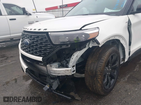2024 Ford Explorer ST-Line with VIN 1FMSK7KH2RGA72381, listed as a IAAI auction lot 41409696 with 1,510 mi miles. Bid and sale history available at carsss.com. Image 6.