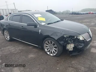 2012 Lincoln MKS z VIN 1LNHL9ER0CG807423, wystawiony jako IAAI lot #42289360 z przebiegiem 134 461 mil mil oraz . Historia ofert i sprzedaży dostępna na DreamBid. Obrazek 1.