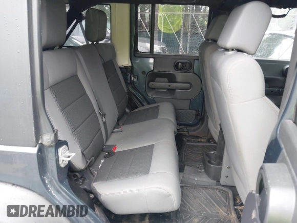 2008 Jeep Wrangler Unlimited X с VIN 1J4GA39178L588637, выставлен на аукционе IAAI как лот 42493509 с пробегом 85 601 миль миль и . История ставок и продаж доступна на DreamBid. Изображение 8.